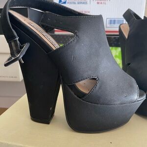 Steve Madden Black Platform Peep-Toe Slingback Heels